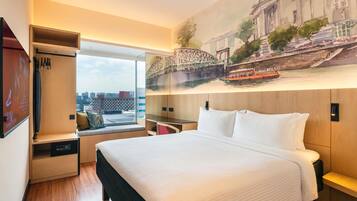 Premium bedding, in-room safe, desk, laptop workspace