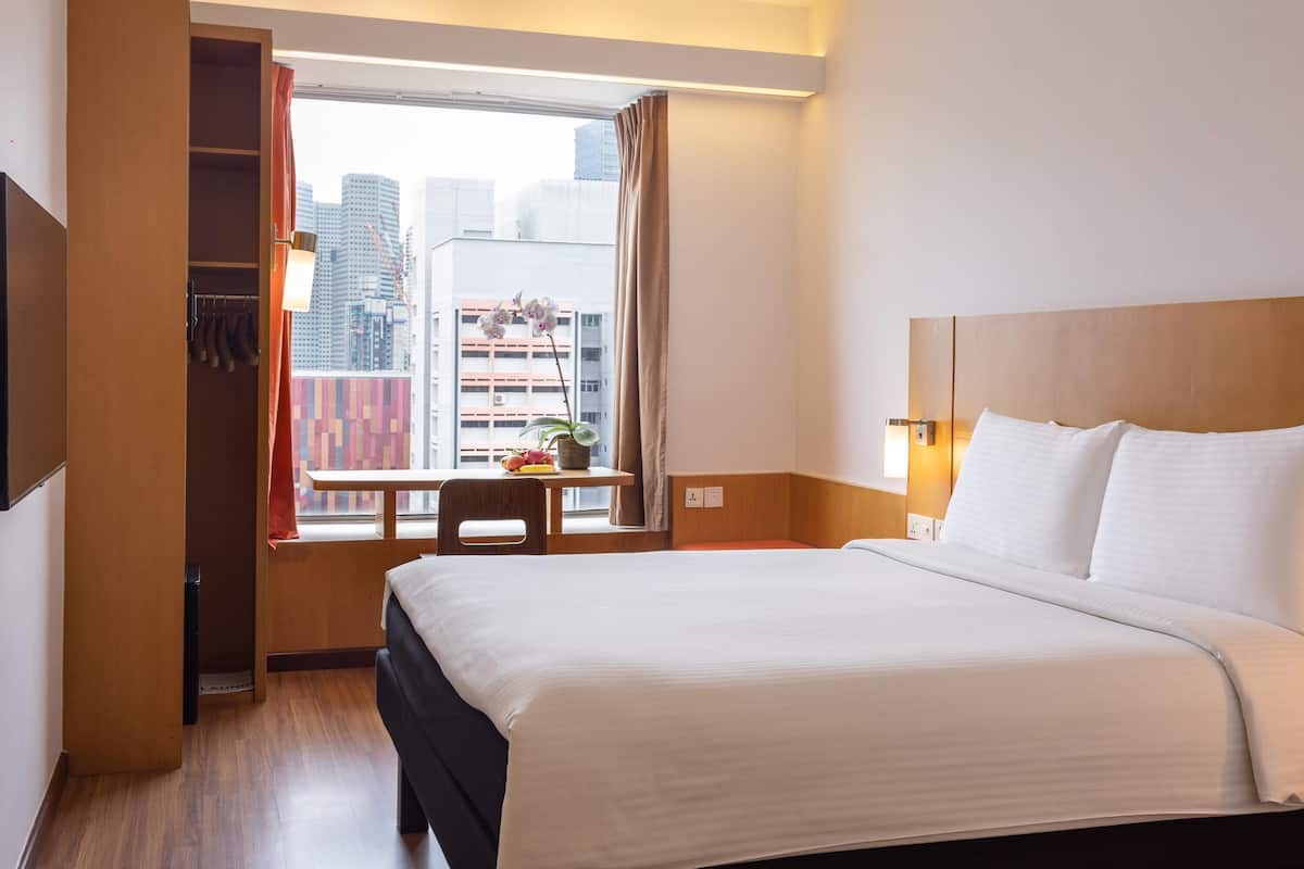 Premium bedding, in-room safe, desk, laptop workspace
