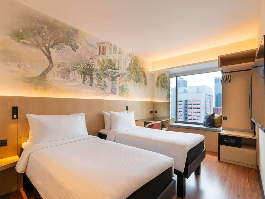 Premium bedding, in-room safe, desk, laptop workspace