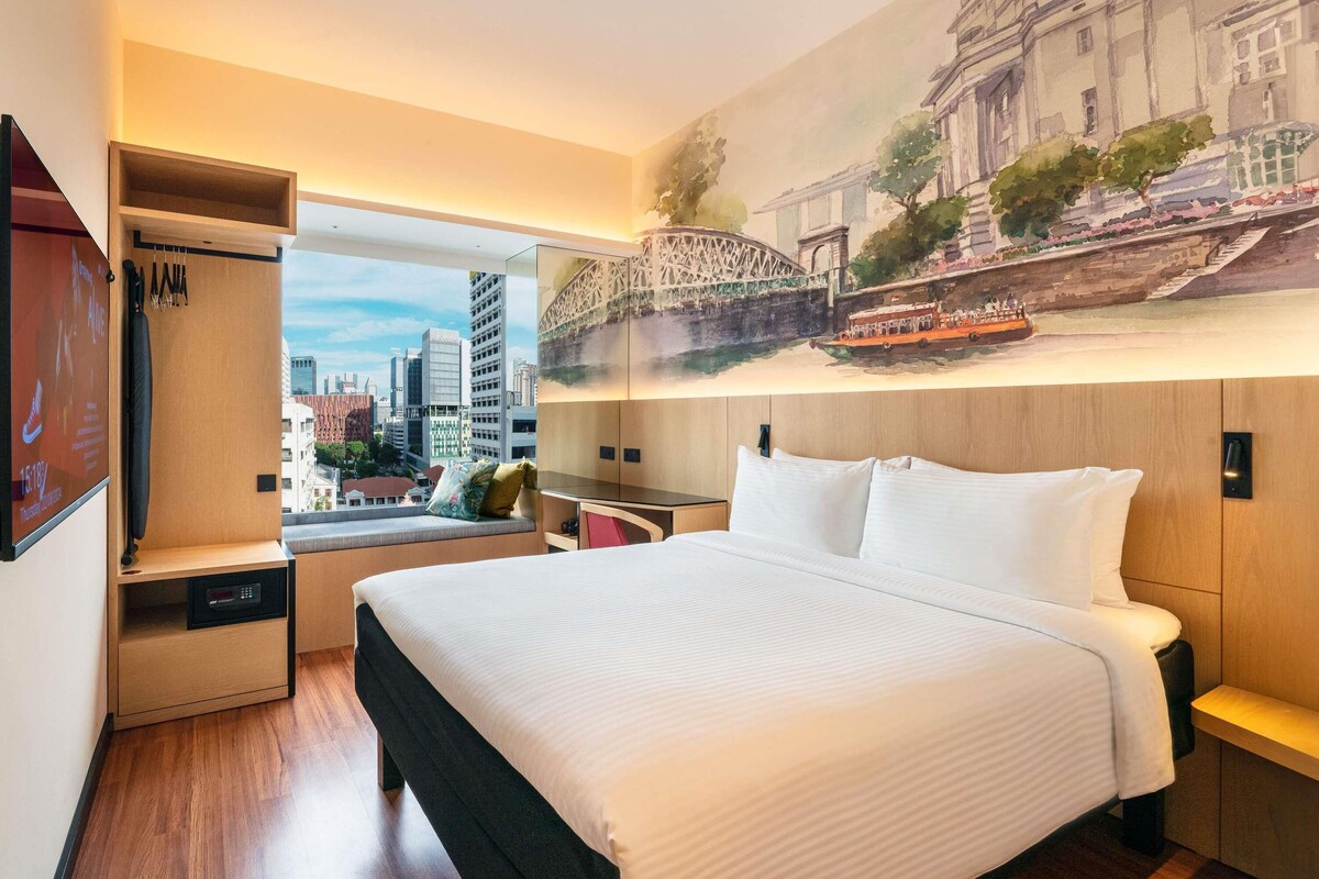Superior Room, 1 Katil Ratu (Queen) | Peralatan tempat tidur premium, peti besi dalam bilik, meja 
