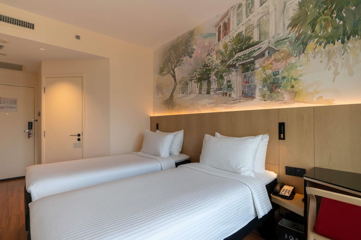 Premium bedding, in-room safe, desk, laptop workspace