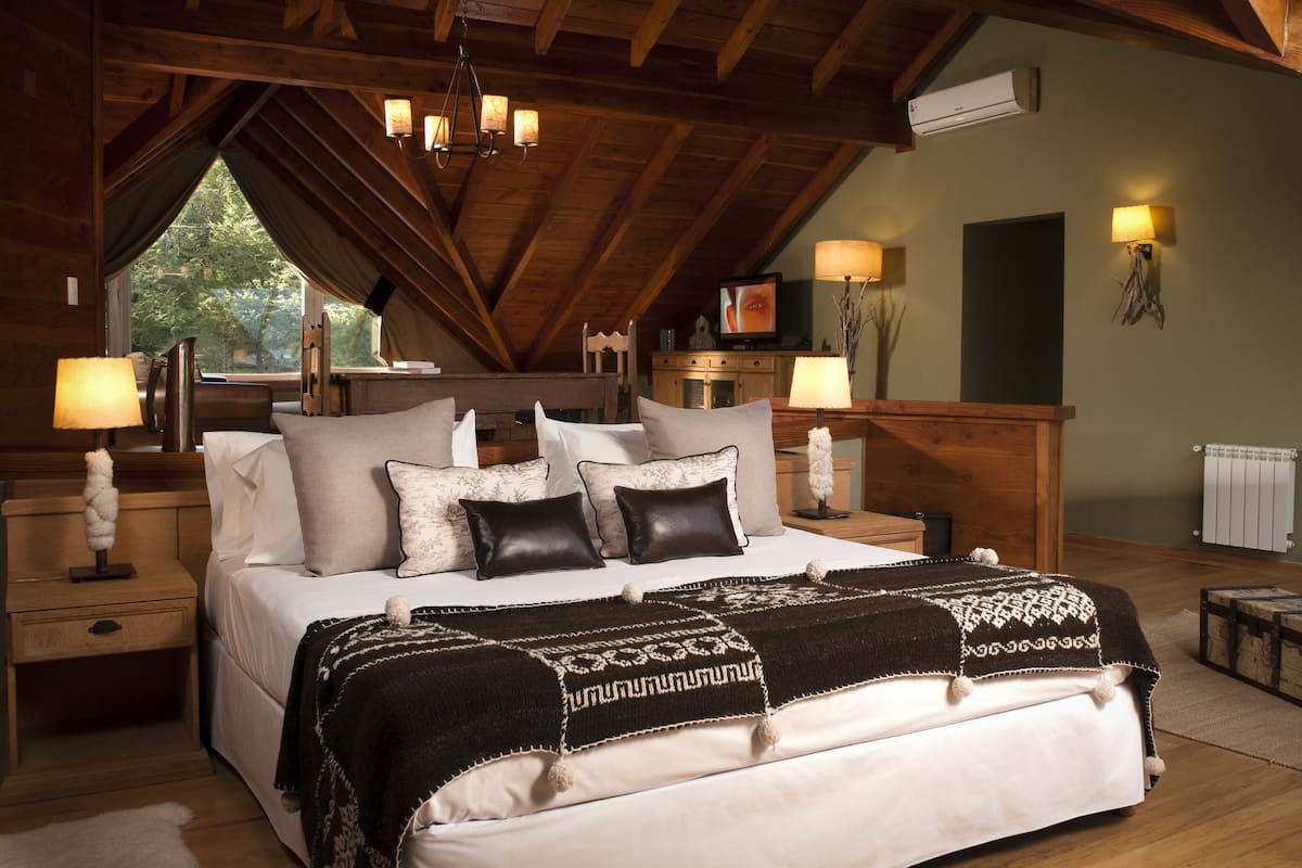 penthouse, 1 king bed | minibar, in-room safe, desk, free cots/infant beds