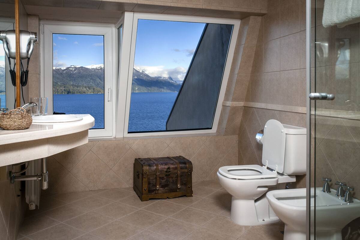 penthouse, 1 king bed | bathroom | bidet, towels