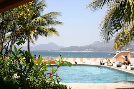 Außenpool, geöffnet von 09:00 Uhr bis 20:00 Uhr, Liegestühle