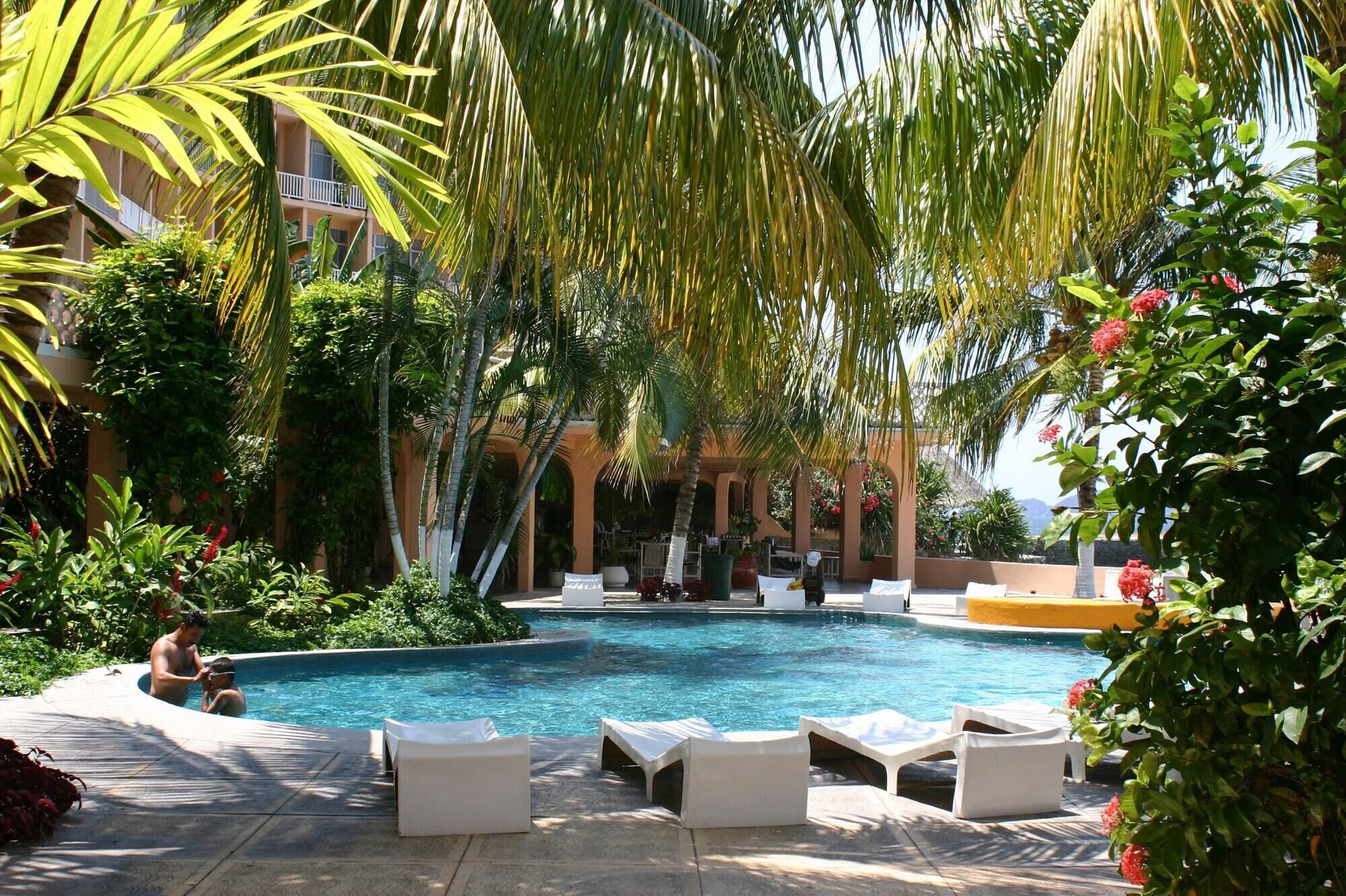 Outdoor pool, open 9:00 AM to 8:00 PM, pool loungers