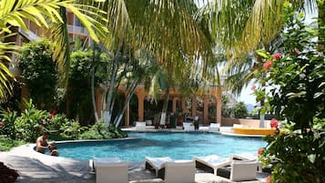 Outdoor pool, open 9:00 AM to 8:00 PM, pool loungers