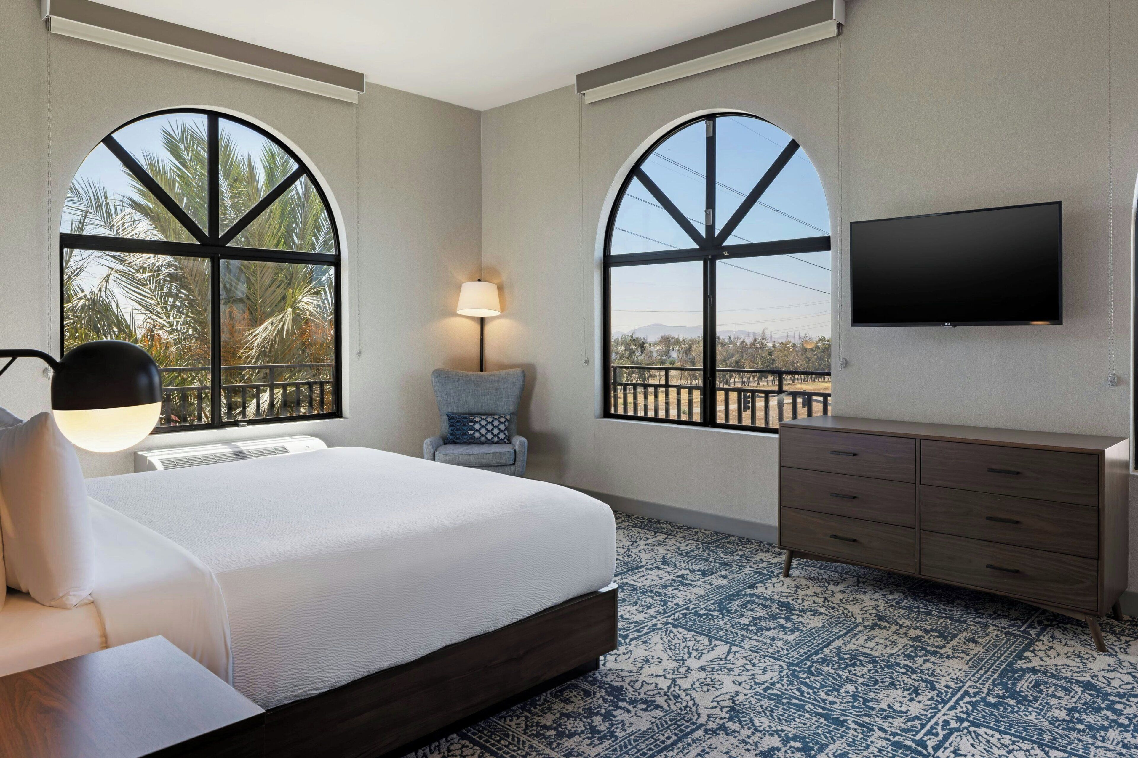 Suite, 1 King Bed with Sofa bed | Hypo-allergenic bedding, pillow-top beds, in-room safe, desk