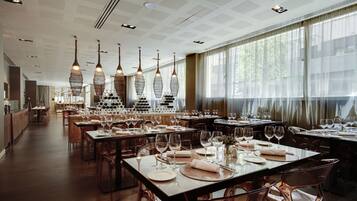 Desayuno buffet todos los días (EUR 17.05 por persona)