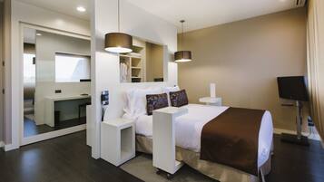 Down duvets, in-room safe, desk, blackout curtains