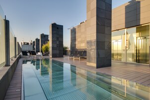 Bañera de hidromasaje al aire libre