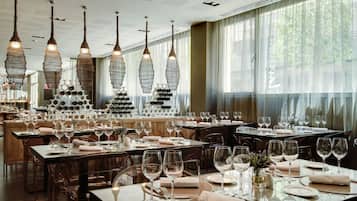 Breakfast, lunch served; international cuisine, al fresco dining