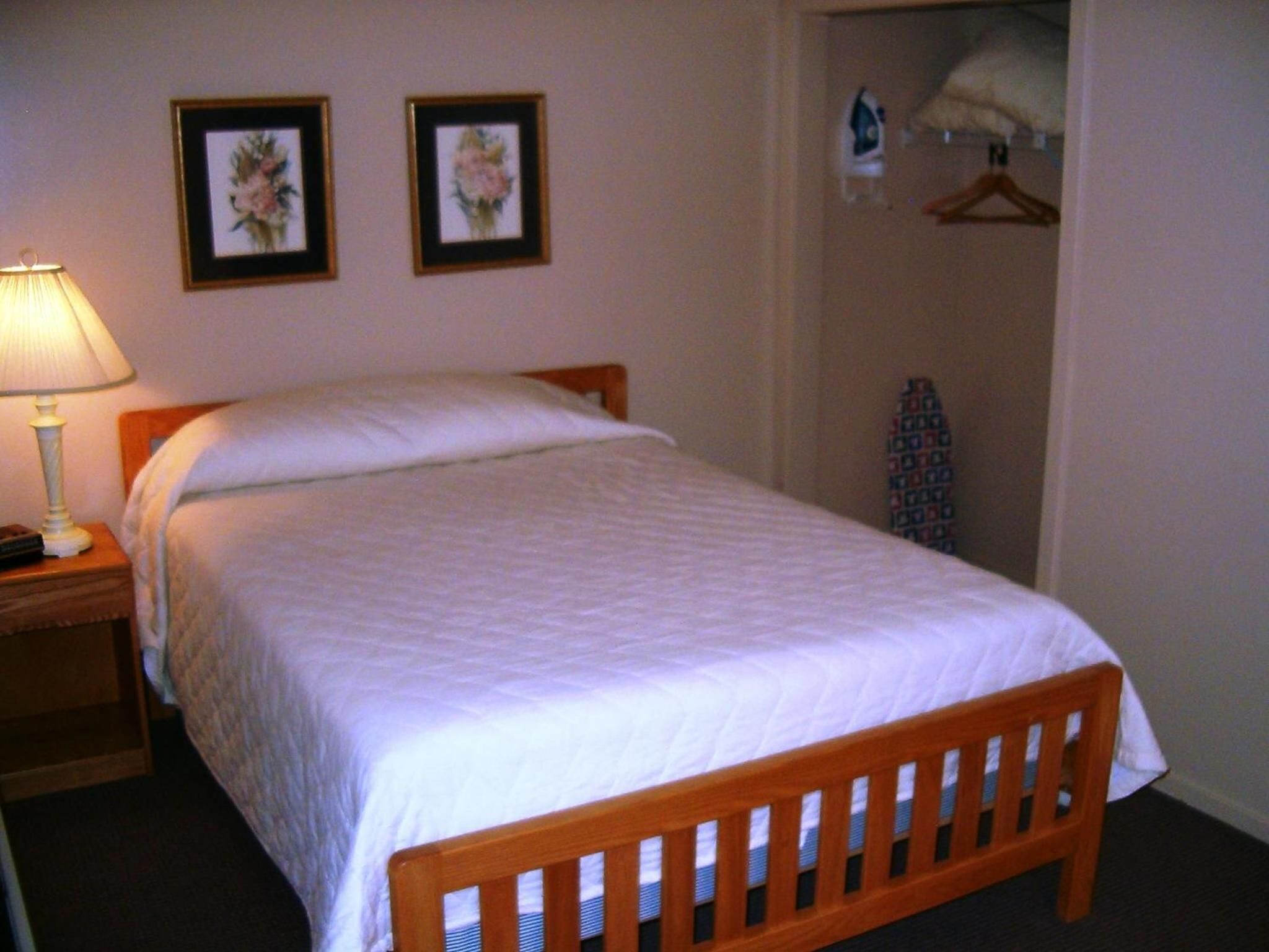 iron/ironing board, free wifi