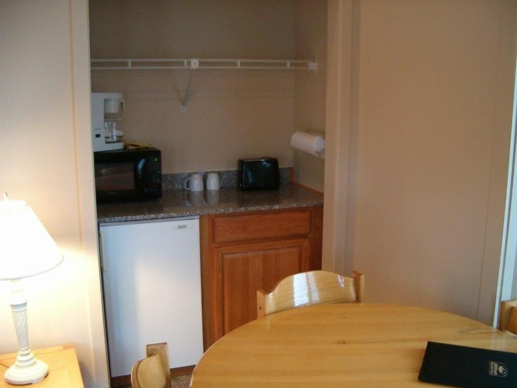 fridge, microwave, coffee/tea maker