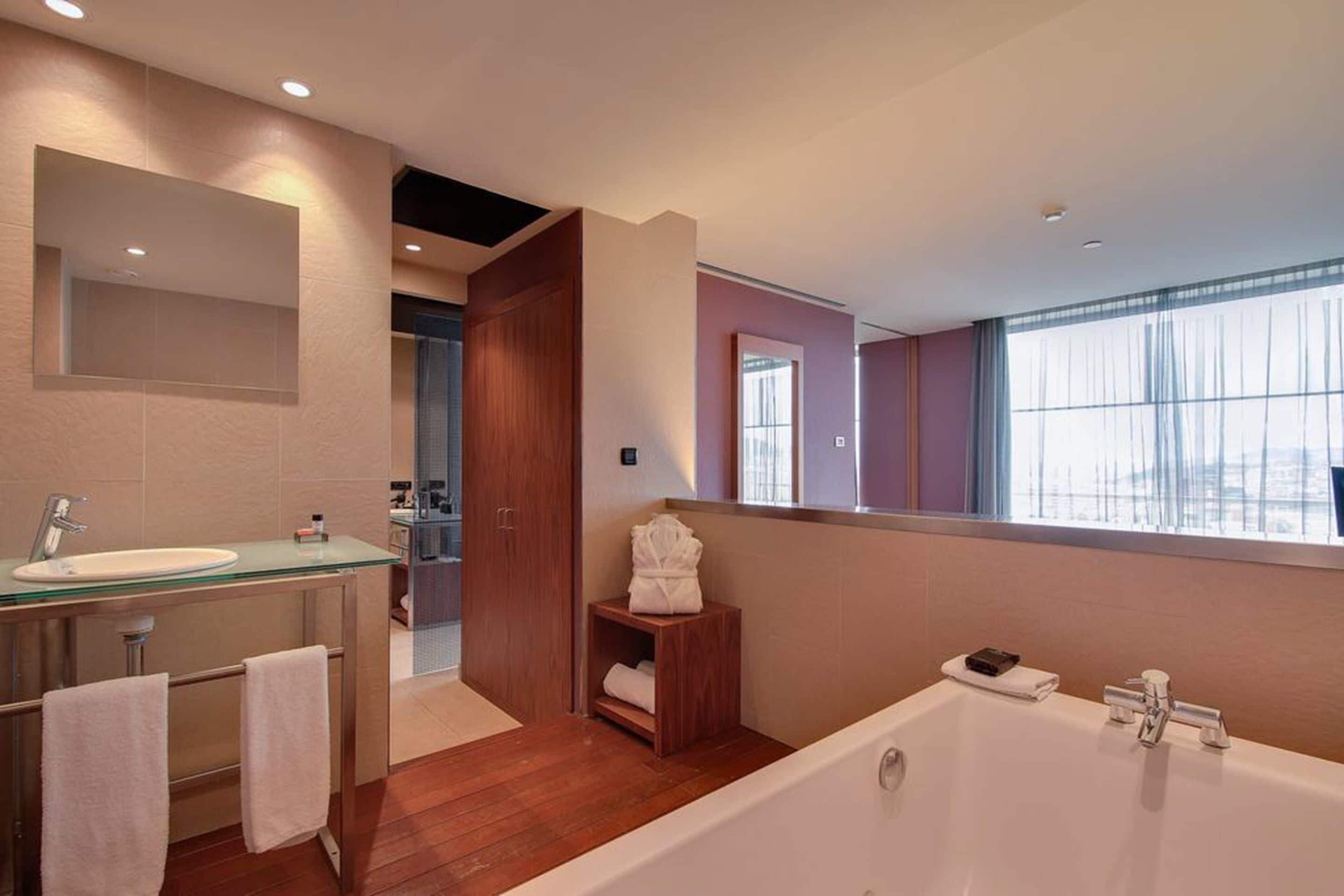 junior suite | bathroom | shower, hair dryer, towels