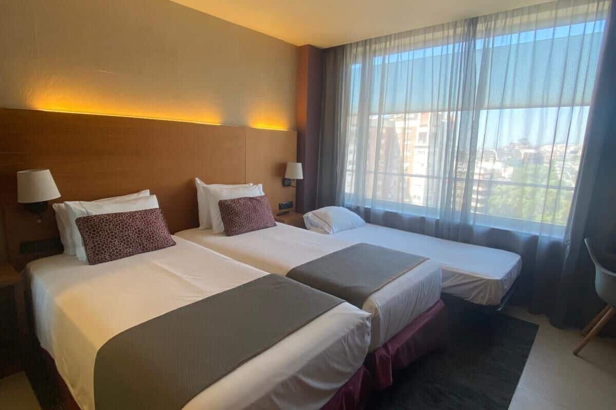 standard room with extra bed | extra beds