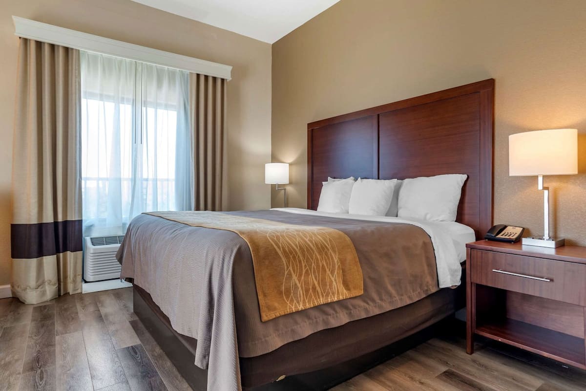 Premium bedding, in-room safe, desk, soundproofing