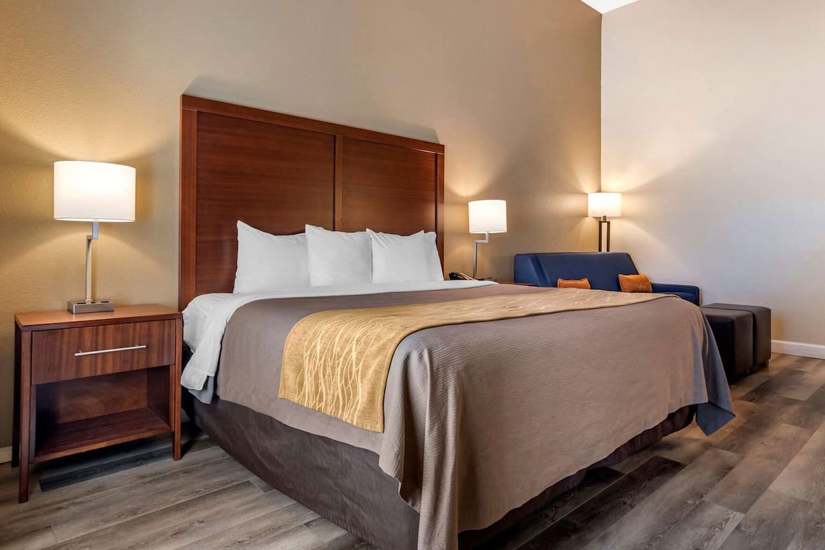 Premium bedding, in-room safe, desk, soundproofing