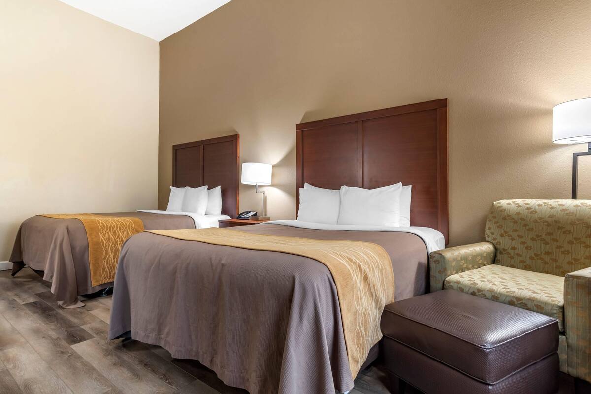 Premium bedding, in-room safe, desk, soundproofing