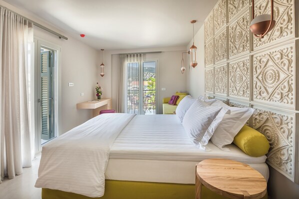 Executive Double or Twin Room, Balcony | Peti besi dalam bilik, langsir/tirai gelap terus, kalis bunyi