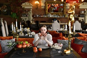 Colazione, aperto a pranzo e cena, cucina turca, con tavoli all'aperto