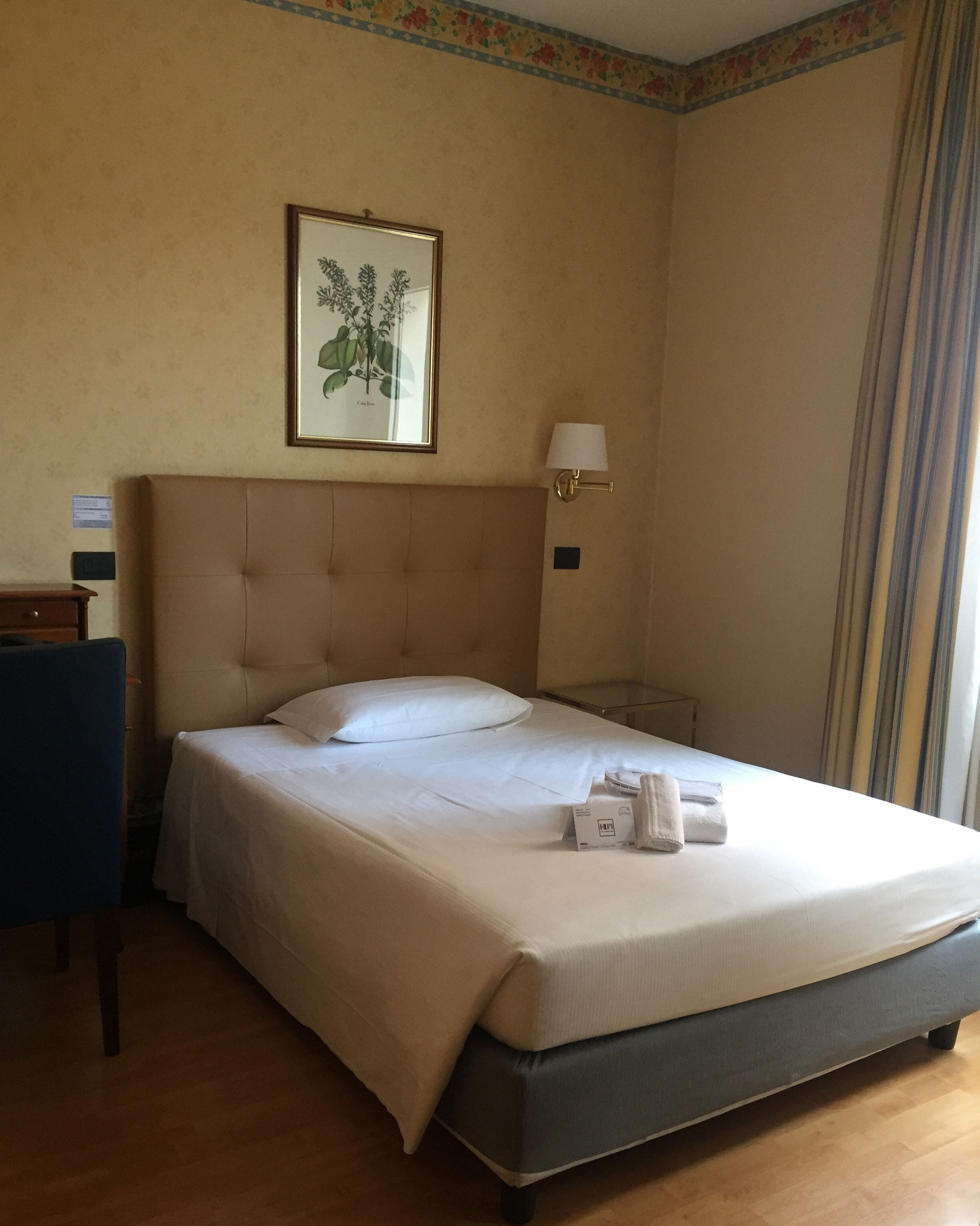 Kaliteli yatak takımı, kuştüyü yorgan, minibar, odada kasa 