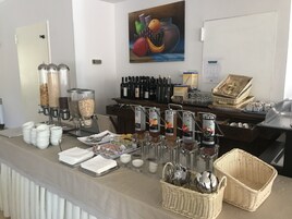 Café da manhã com buffet grátis