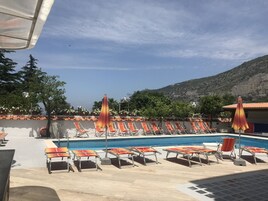 Piscina externa sazonal