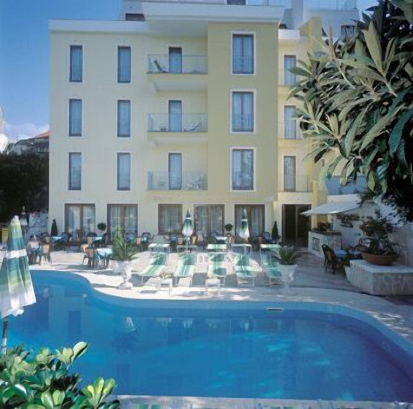Piscina externa sazonal