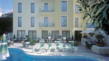 Piscina externa sazonal
