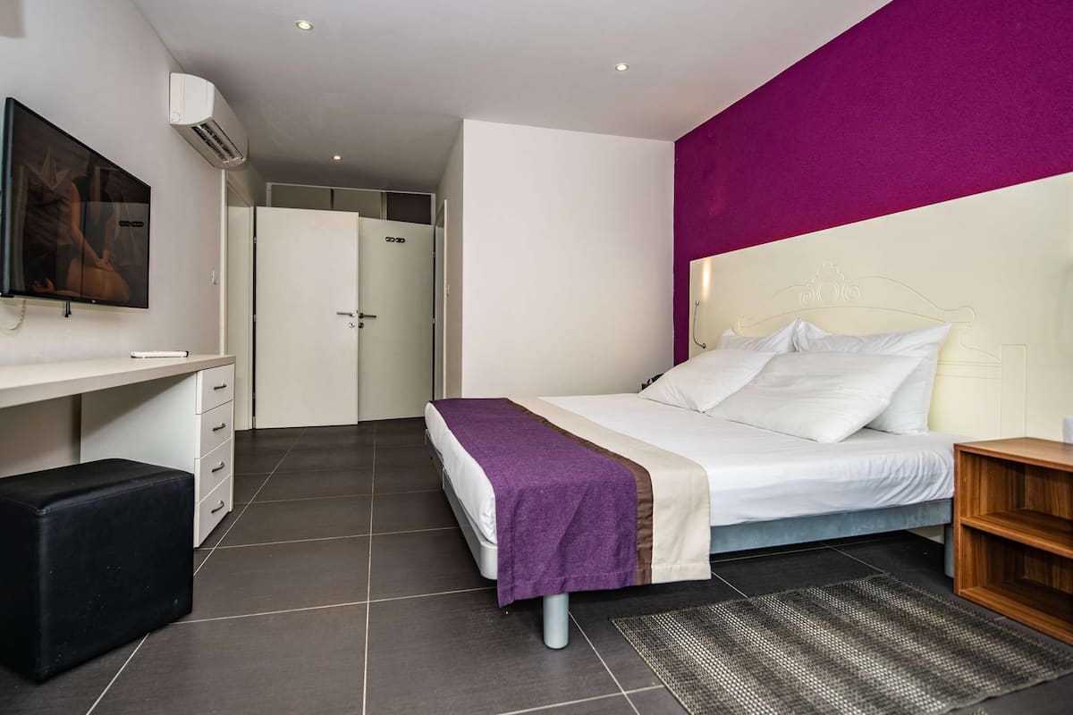1 bedroom, in-room safe, desk, laptop workspace