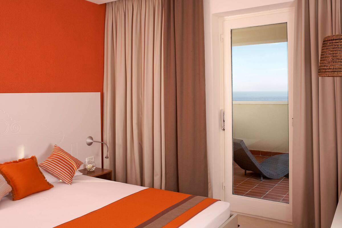 1 bedroom, in-room safe, desk, laptop workspace