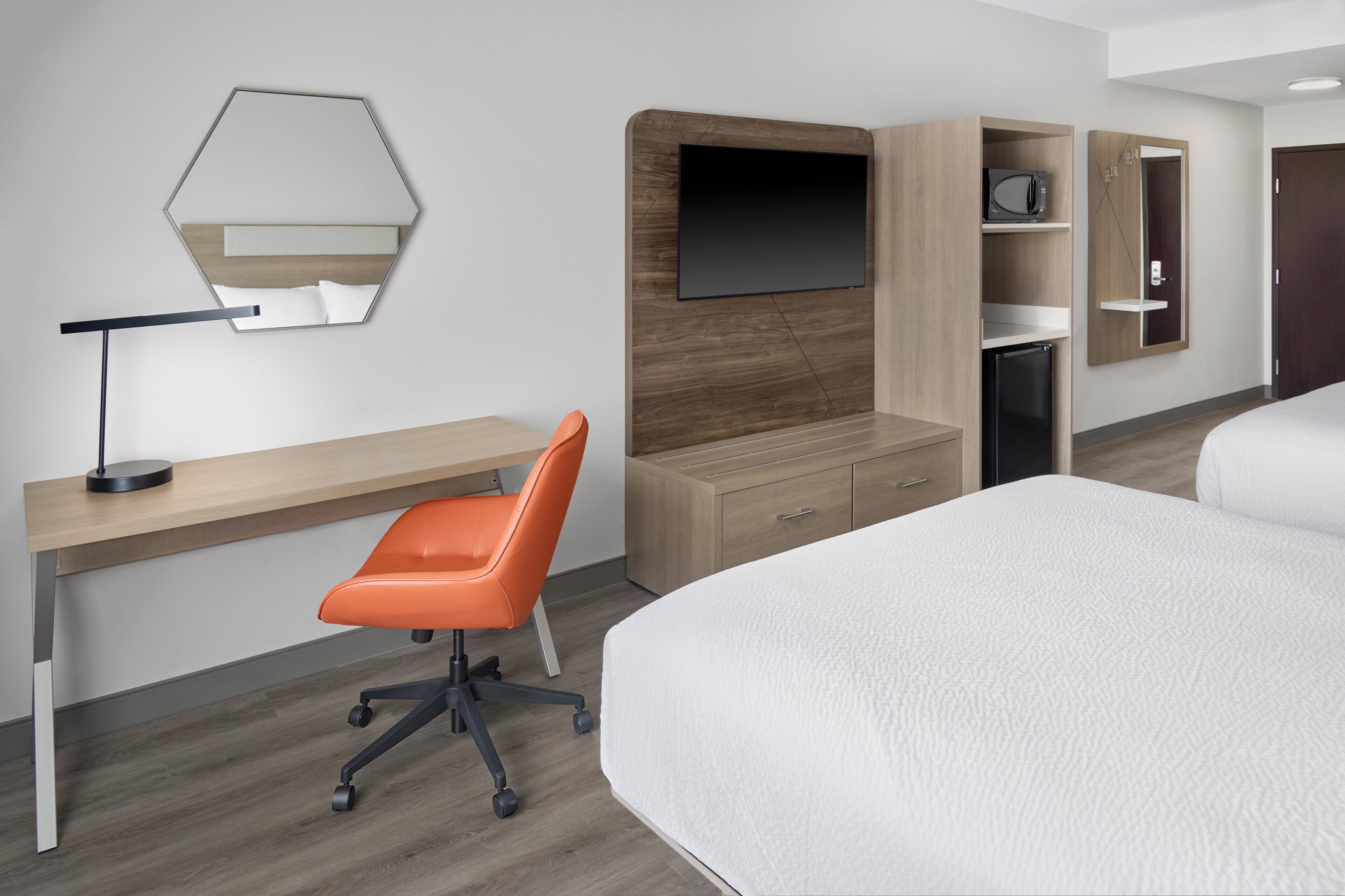 Zimmersafe, Schreibtisch, Bügeleisen/Bügelbrett, kostenlose Babybetten