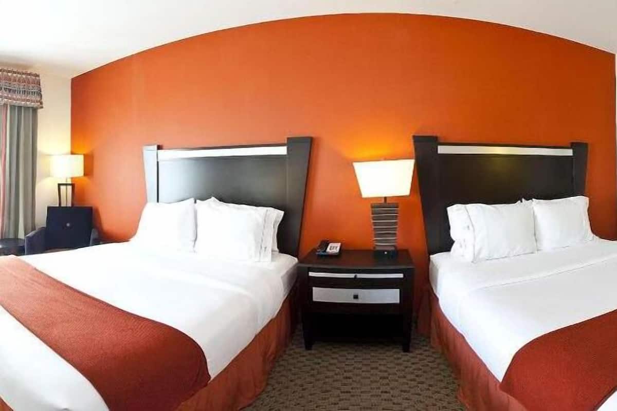 In-room safe, desk, iron/ironing board, free cots/infant beds