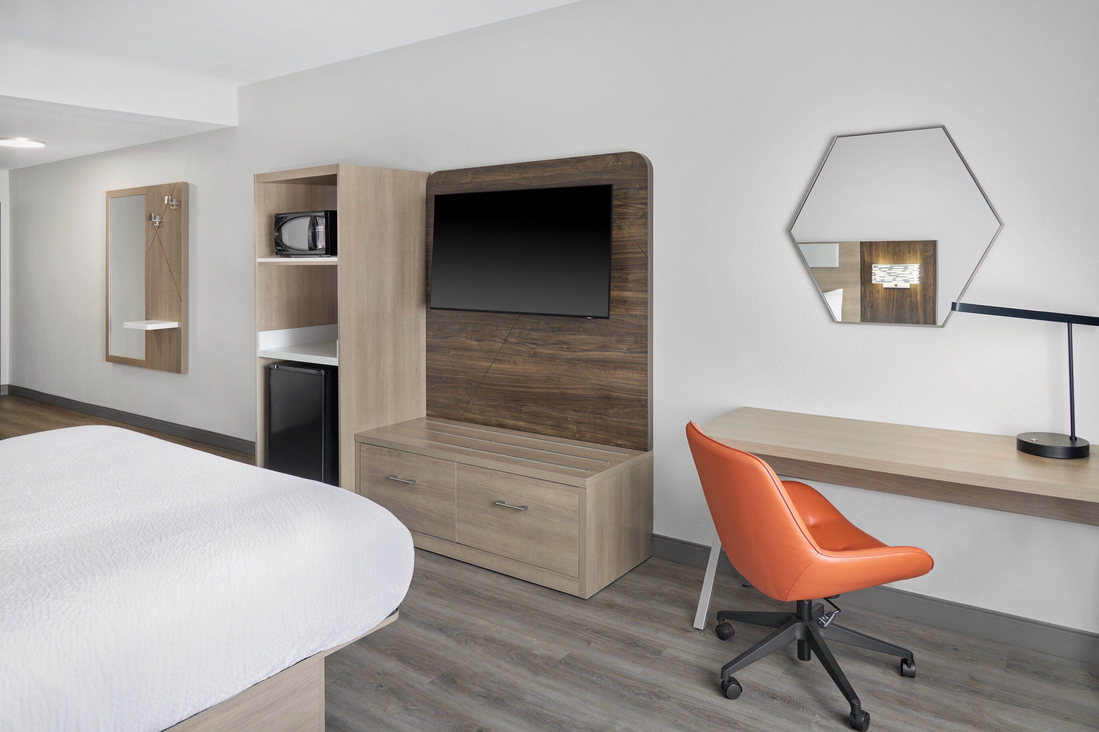 Zimmersafe, Schreibtisch, Bügeleisen/Bügelbrett, kostenlose Babybetten