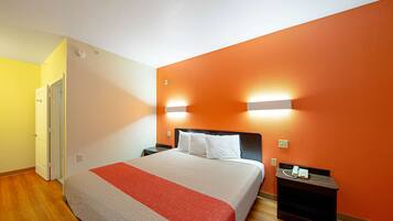 Desk, laptop workspace, iron/ironing board, free WiFi