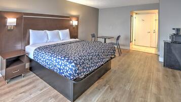 Standardzimmer, 1 King-Bett, Nichtraucher | Verdunkelungsvorhänge, Bügeleisen/Bügelbrett, kostenloses WLAN