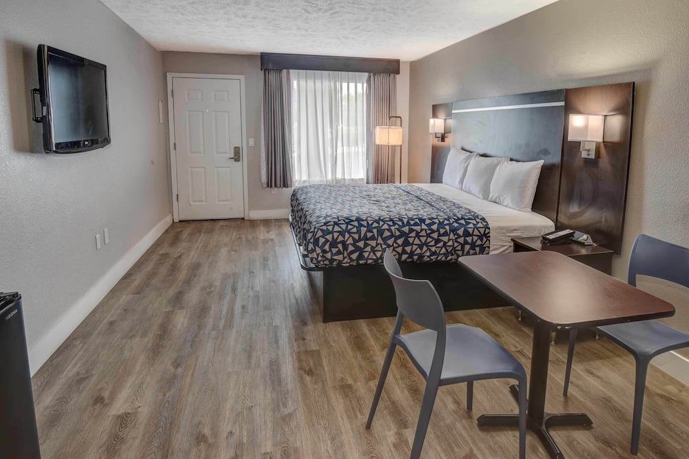 Econo Lodge Sevierville-Pigeon Forge on the River