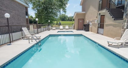 Econo Lodge Sevierville-Pigeon Forge on the River