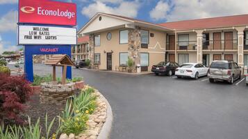 Vista frontal de la propiedad