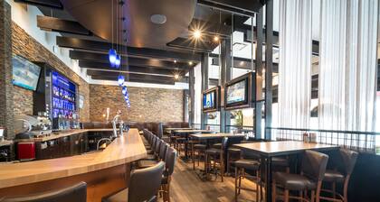 Acclaim Hotel By CLIQUE