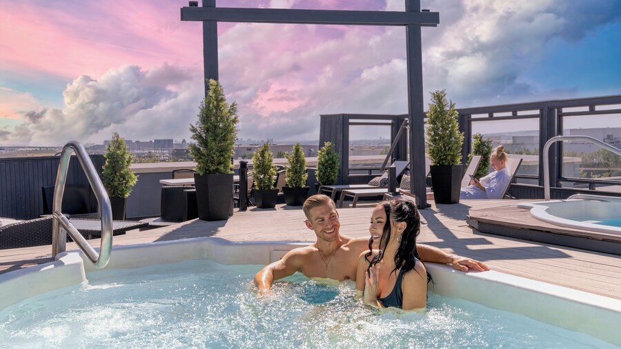 Acclaim Hotel By CLIQUE