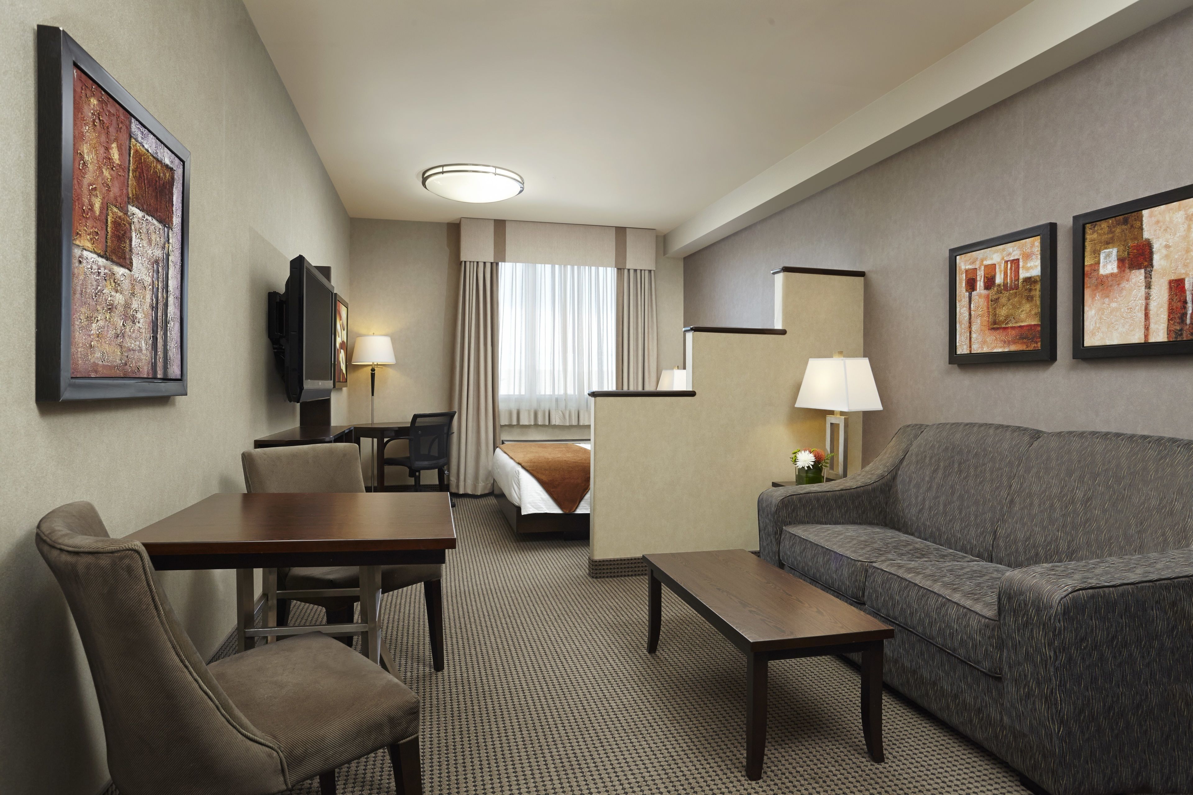 Premium bedding, in-room safe, individually decorated