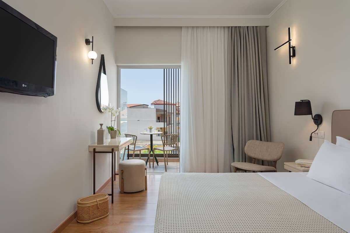 1 bedroom, in-room safe, desk, soundproofing