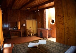 Cabin phong cách lãng mạn, 1 giường cỡ queen, lò sưởi, quang cảnh vườn | Quang cảnh từ phòng