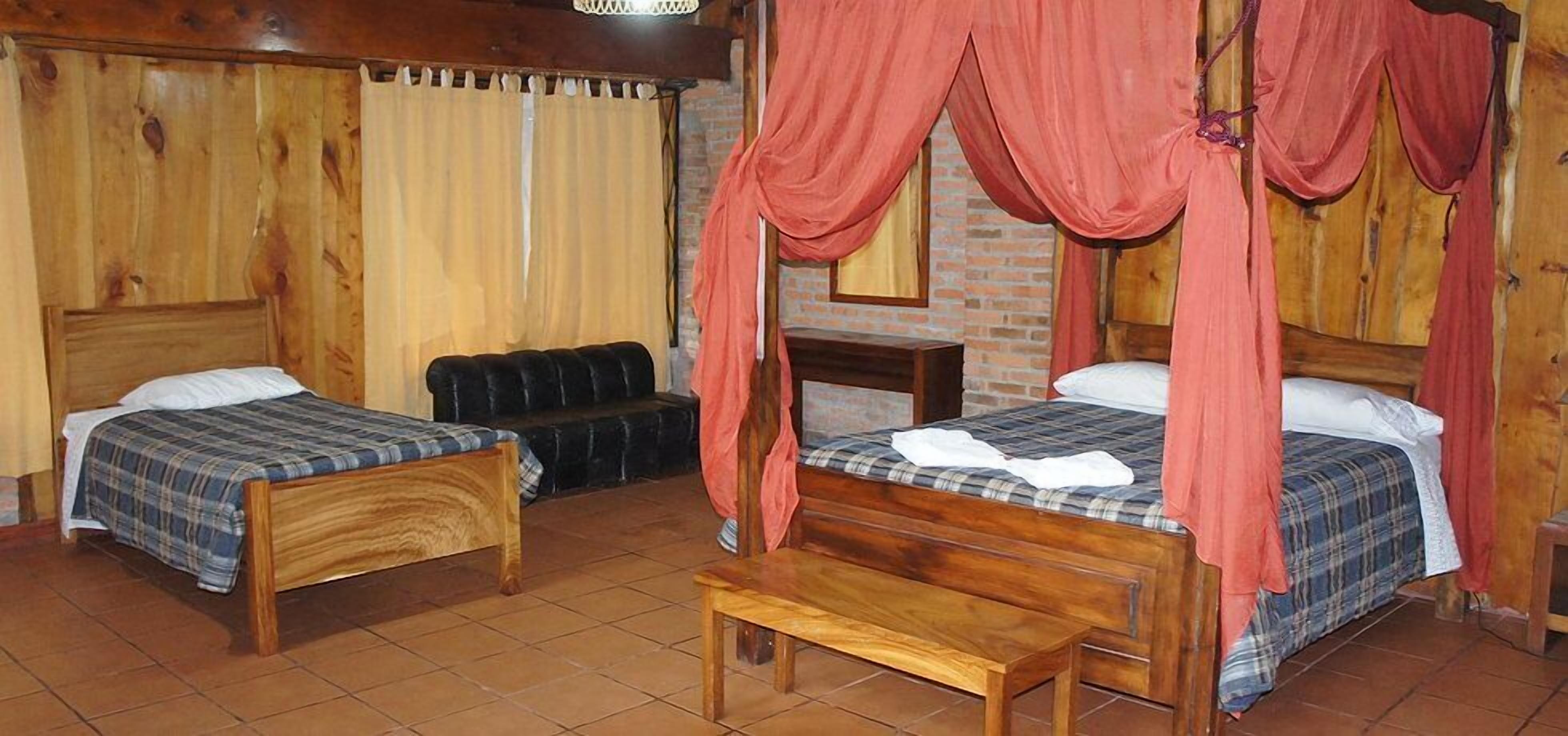 Romantische Ferienhütte, 1 Queen-Bett, Kamin, Gartenblick | Individuell dekoriert, individuell eingerichtet, Schreibtisch