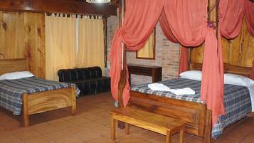 Romantische FerienhĂŒtte, 1 Queen-Bett, Kamin, Gartenblick | Individuell dekoriert, individuell eingerichtet, Schreibtisch