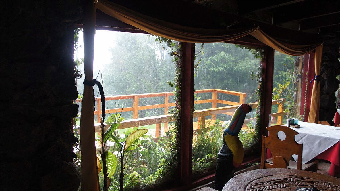 Breakfast, lunch and dinner served