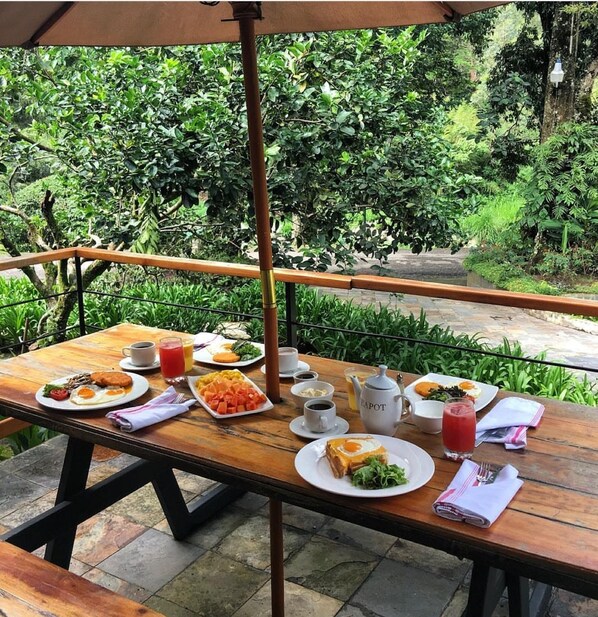 Daily cooked-to-order breakfast for a fee
