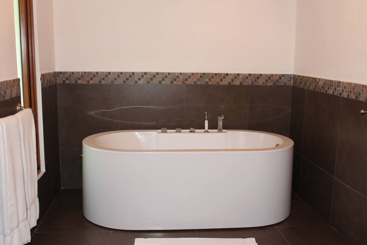 deep-soaking bathtub