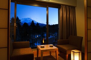 传统客房, 无烟房, 山景 | 客房内保险箱、遮光窗帘、免费 WiFi、床单